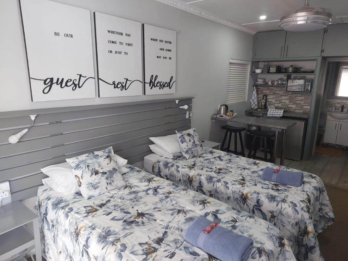 Rest4Sure Apartment Ashton Bagian luar foto
