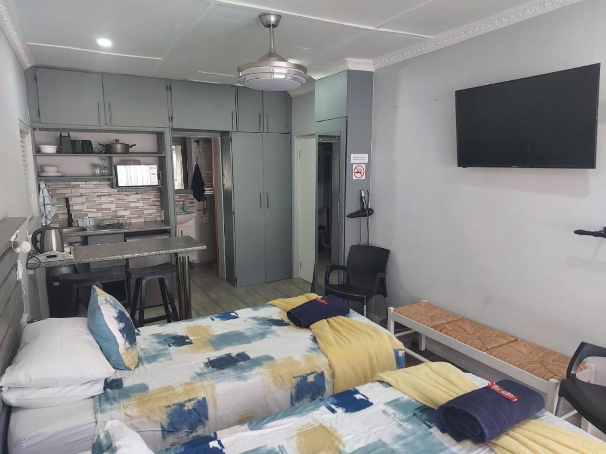 Rest4Sure Apartment Ashton Bagian luar foto