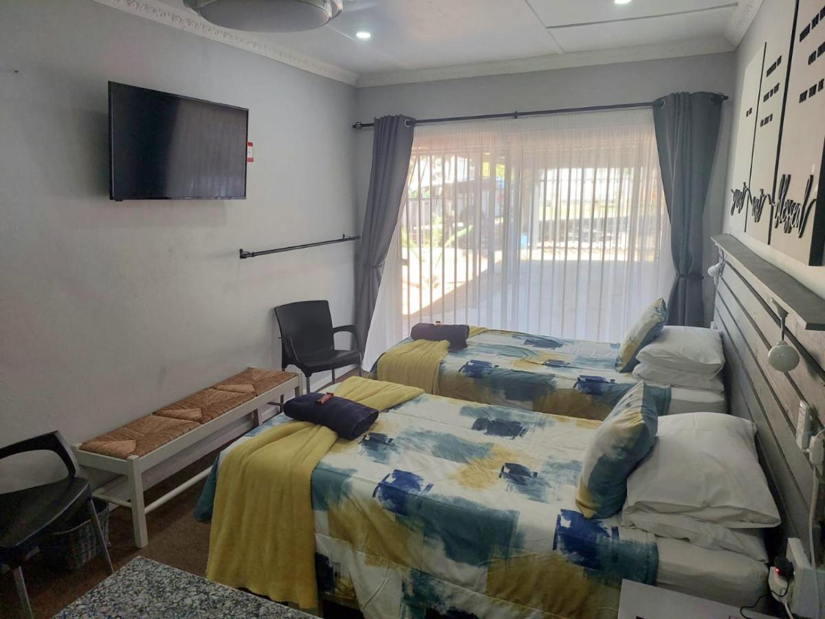 Rest4Sure Apartment Ashton Bagian luar foto